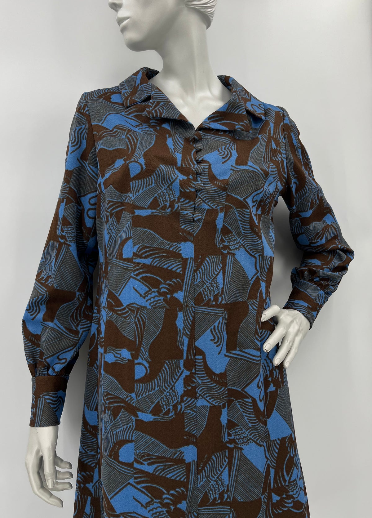 Kuviollinen siniruskea mekko 70-luvulta, koko 40