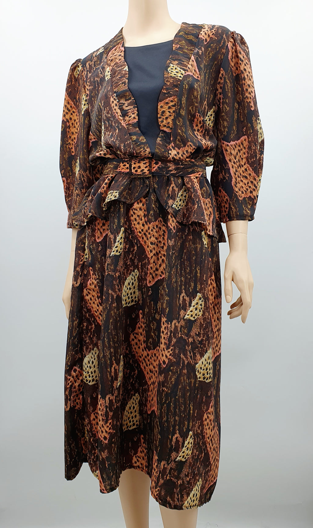 Ruskeansävyinen vintagemekko 80-luvulta