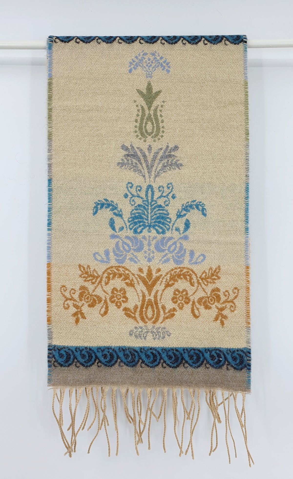 Pitkänmallinen vintagehuivi ornamenttikuviolla koko 25x140cm
