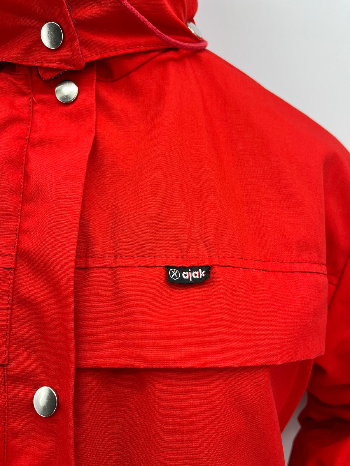 Ajak, kirkkaanpunainen välikausitakki 80-luvulta, koko 38-40