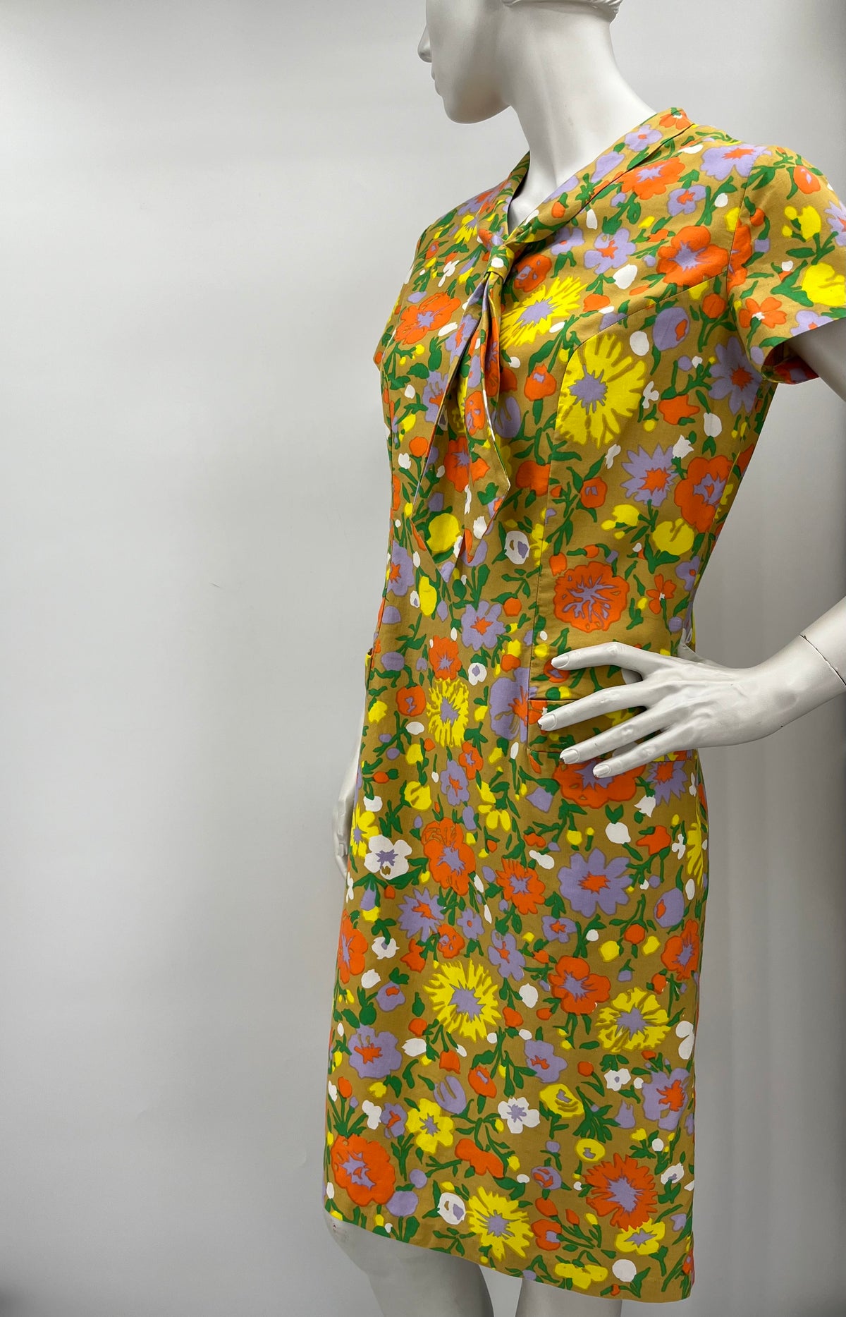 Nilvira De Luxe, colorful floral dress from the 50s, size 38