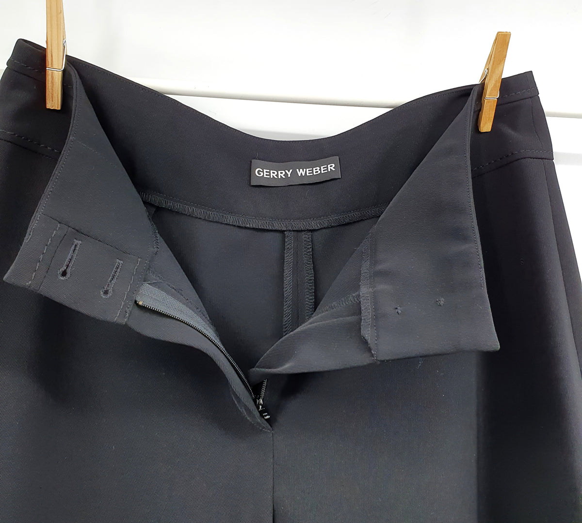 Gerry Weber, women's black straight trousers from the early 2000s, waist 82cm, size 40