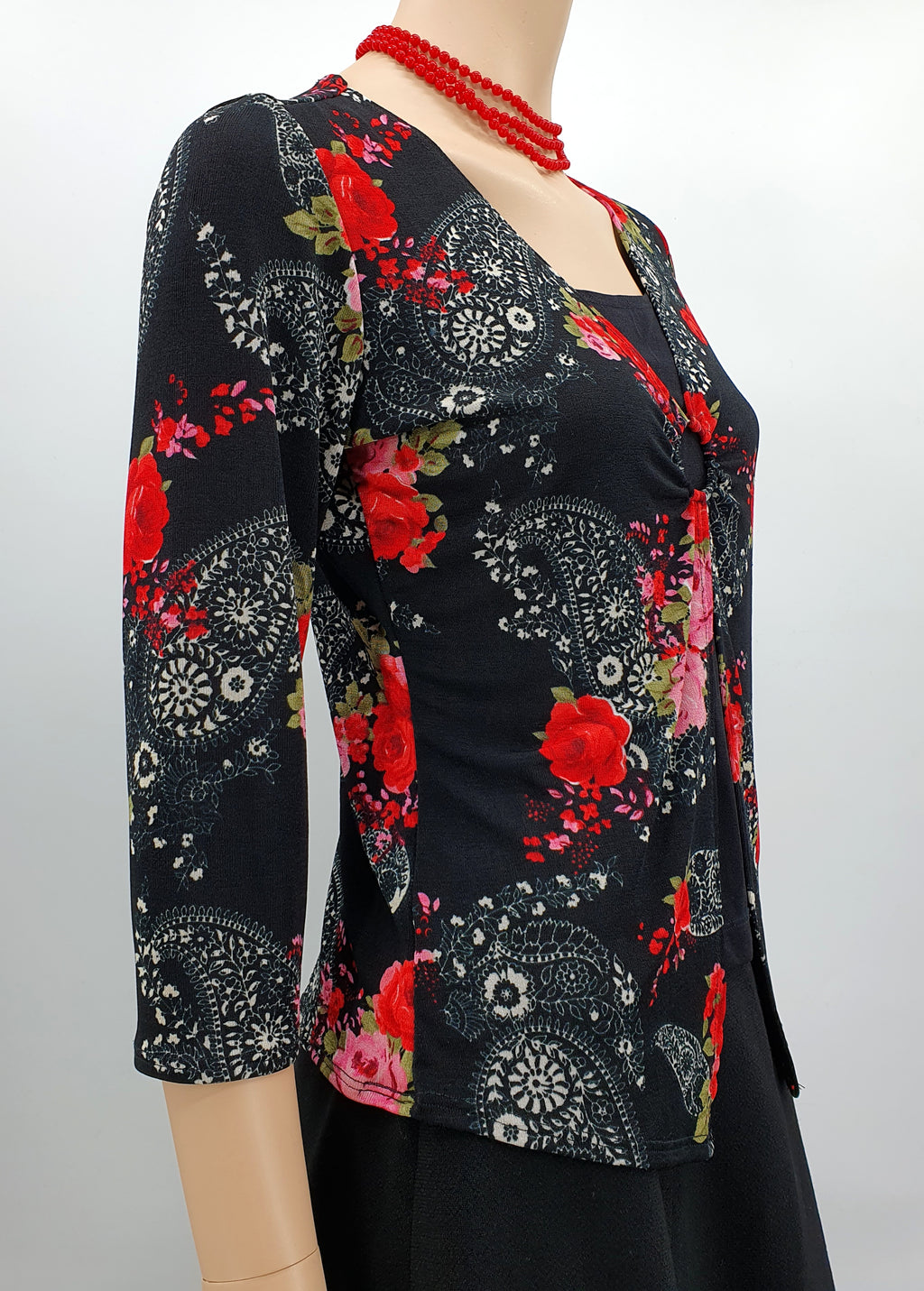 Floral shirt from the 2000s, size 36-38