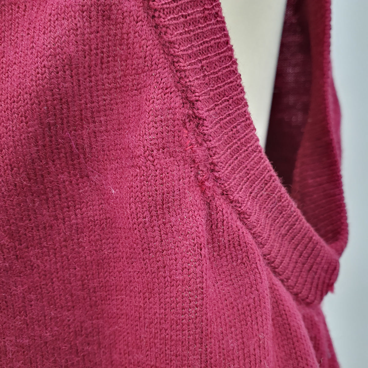 FinnMister Original, burgundy woolen vest from the 90s, size L