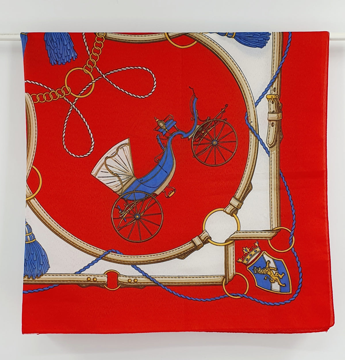 Red, horse-drawn carriage pattern scarf from the 90s, size 76x76cm