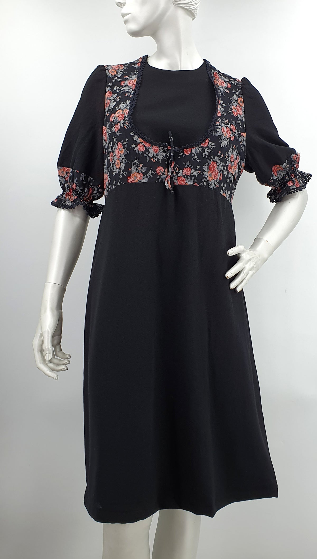 Chix-Puku, kotimainen vintagemekko, 70-80-luvulta, koko 38