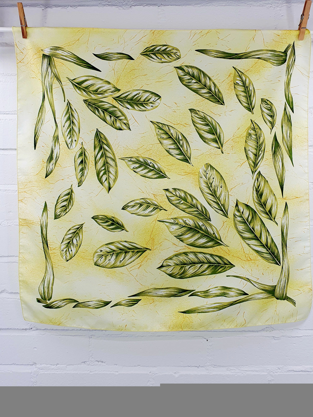 Yellow vintage scarf with a green leaf pattern, size 68x68cm – from the 90s