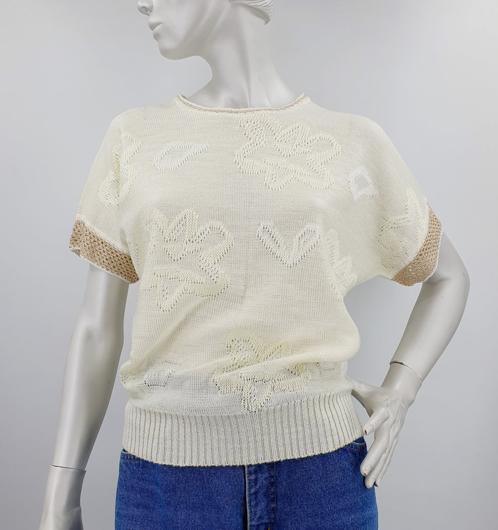 Off-white short-sleeved sweater from the 80s-90s, size 36-38