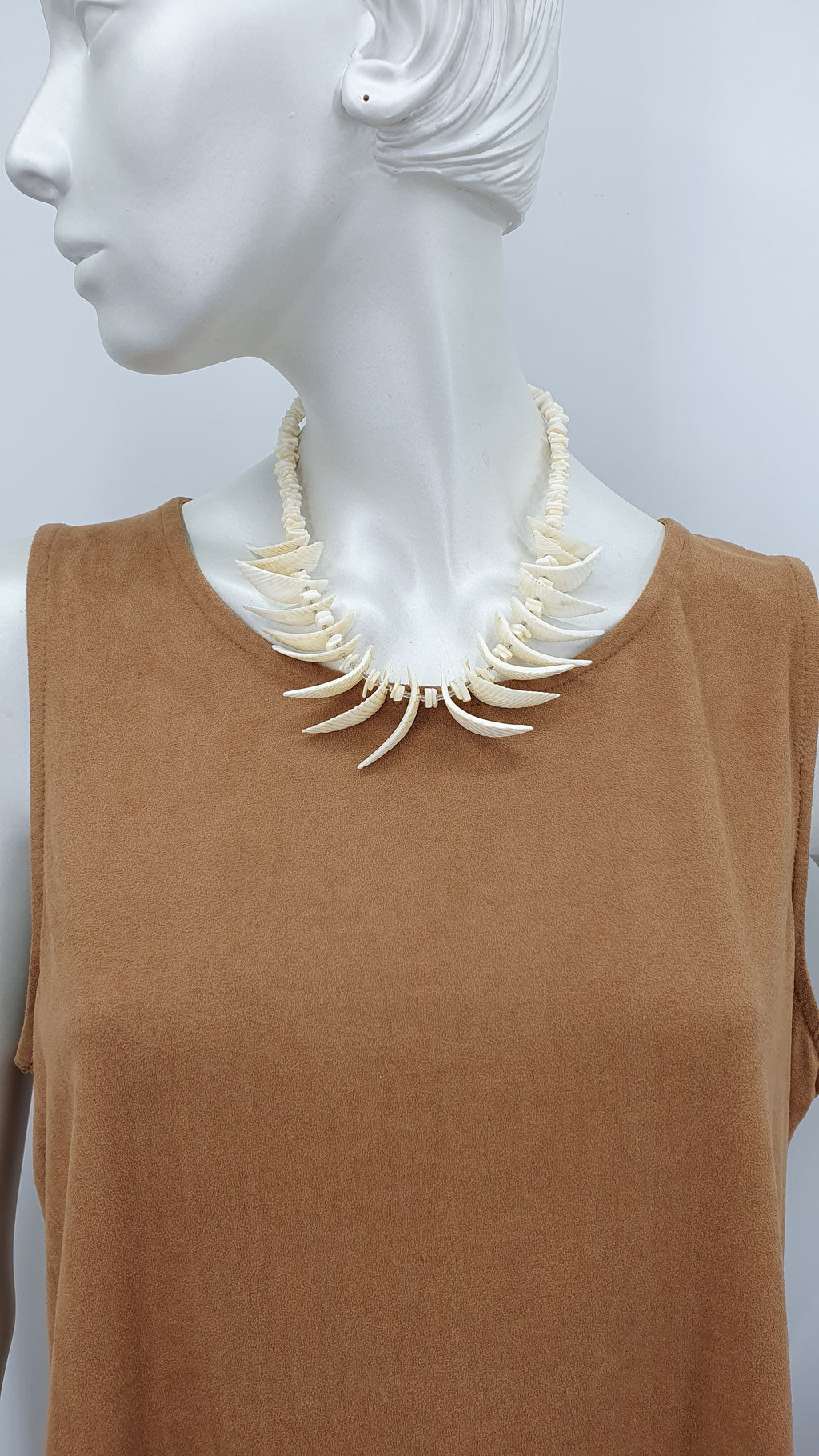 Short necklace made of seashells, length 45cm