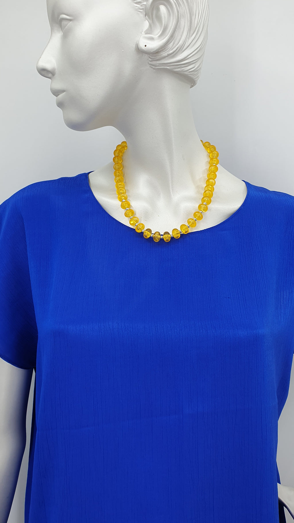 Yellow short pearl necklace from the 60s-70s, length 47cm