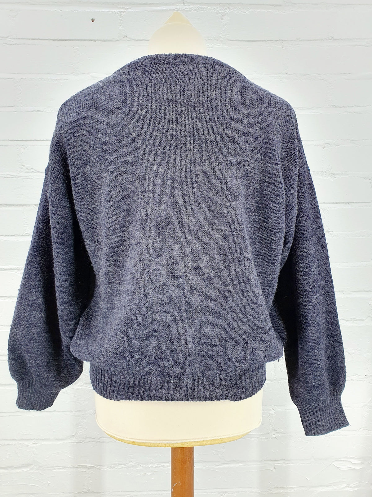 Tummanharmaa miesten neulepaita sinivihreällä kuviolla, 80-luvulta | Made in Italy | Koko L
