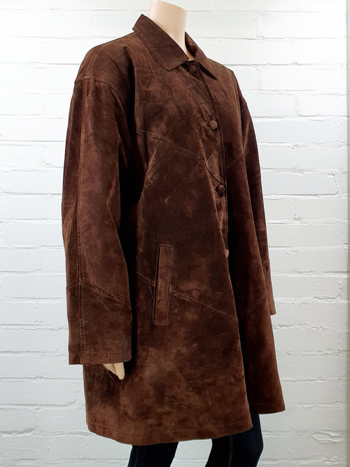 Tummanruskea mokkanahkatakki naiselle, 90-luku, plus size vintagetakki, kuva sivulta