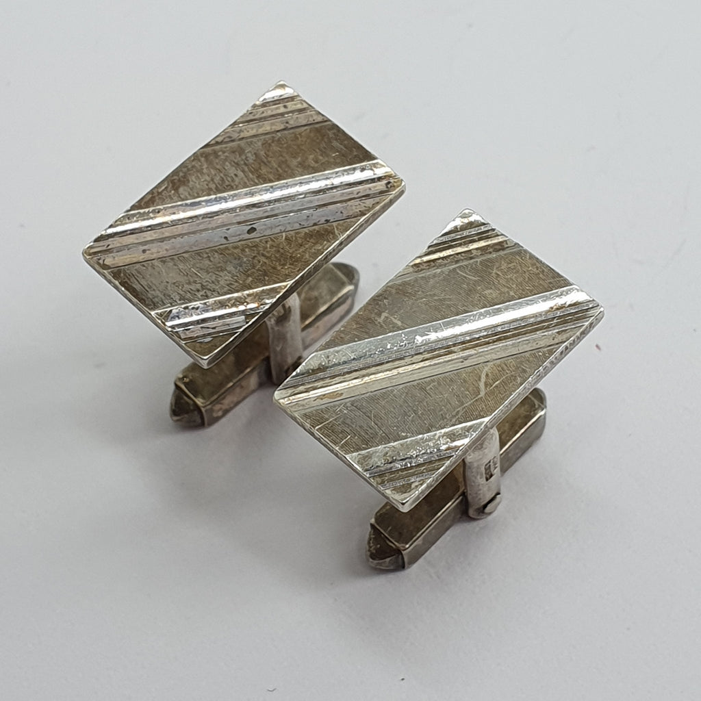 Vintage kalvosinnapit vinoraidoilla, Sterling hopeaa