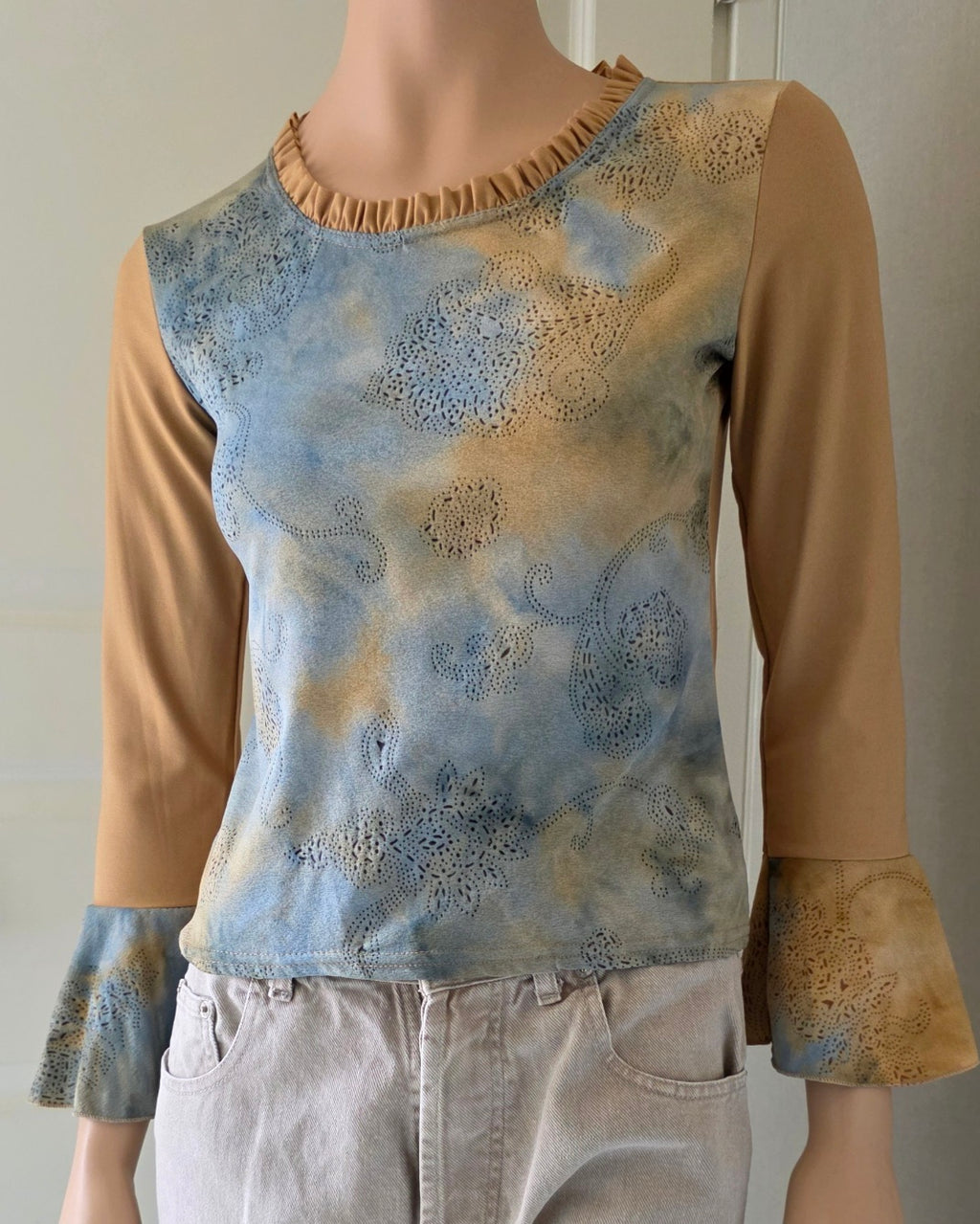 Beige-blue Y2K blouse with trumpet sleeves, size 34-36