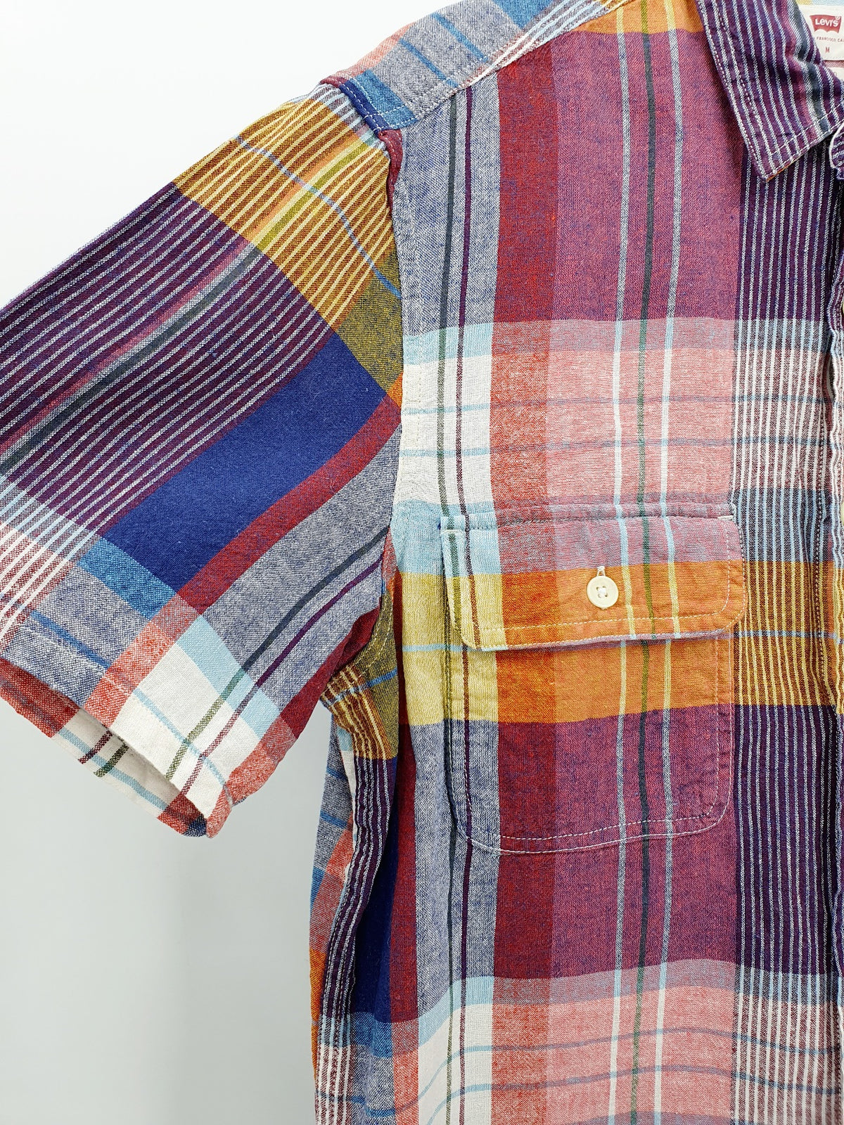 Levi's, men's short-sleeved cotton shirt from the 2000s, size M