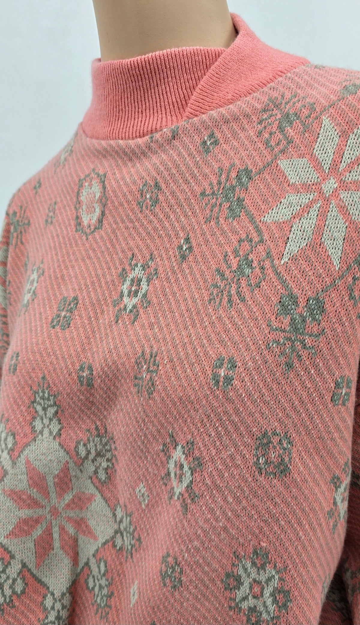 Lohenpunainen vintage neulepusero 80-luvulta käyttämätön Lähikuva neuleesta