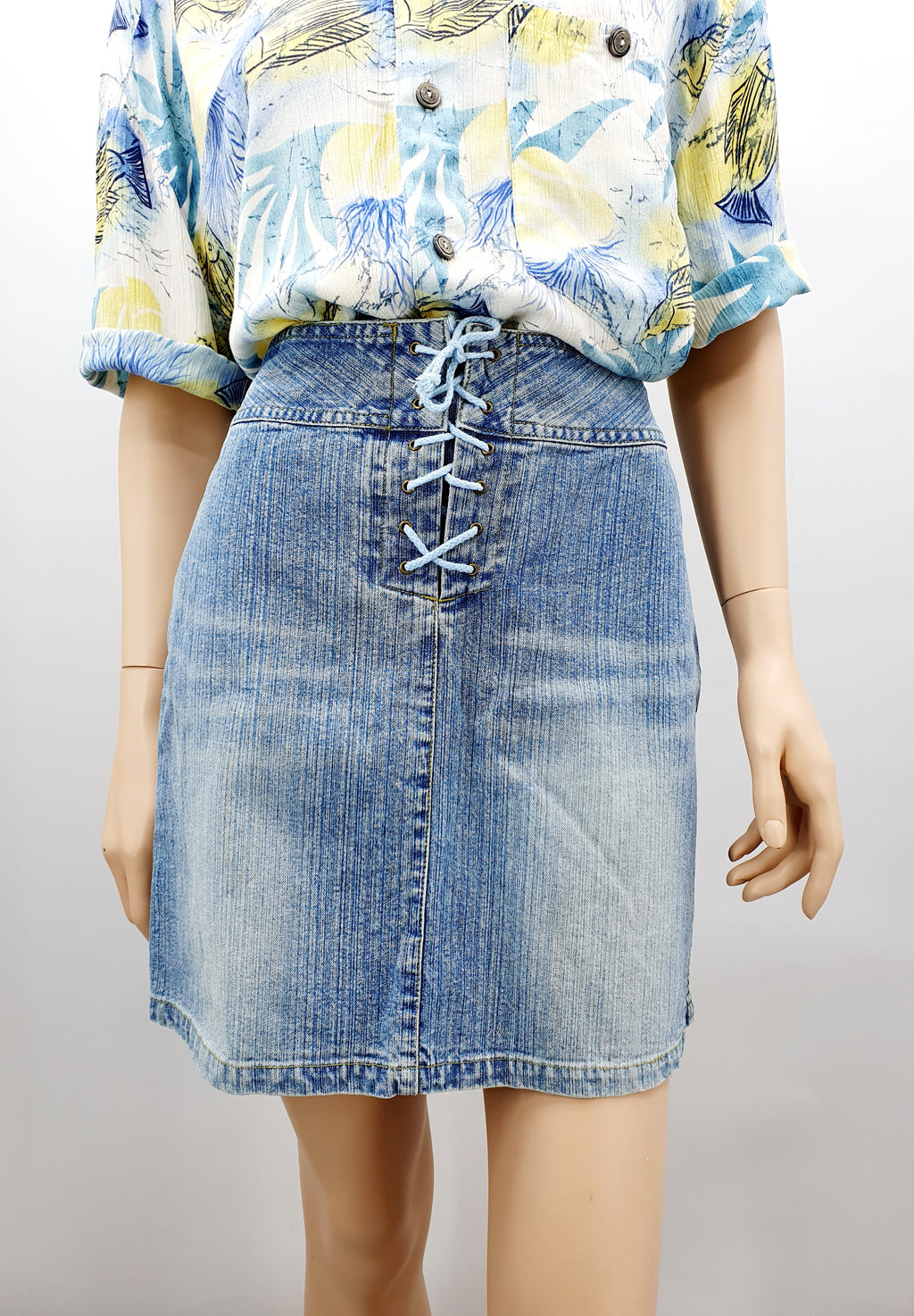 Short, worn-in denim skirt from the 90s, waist 86cm, size 40-42