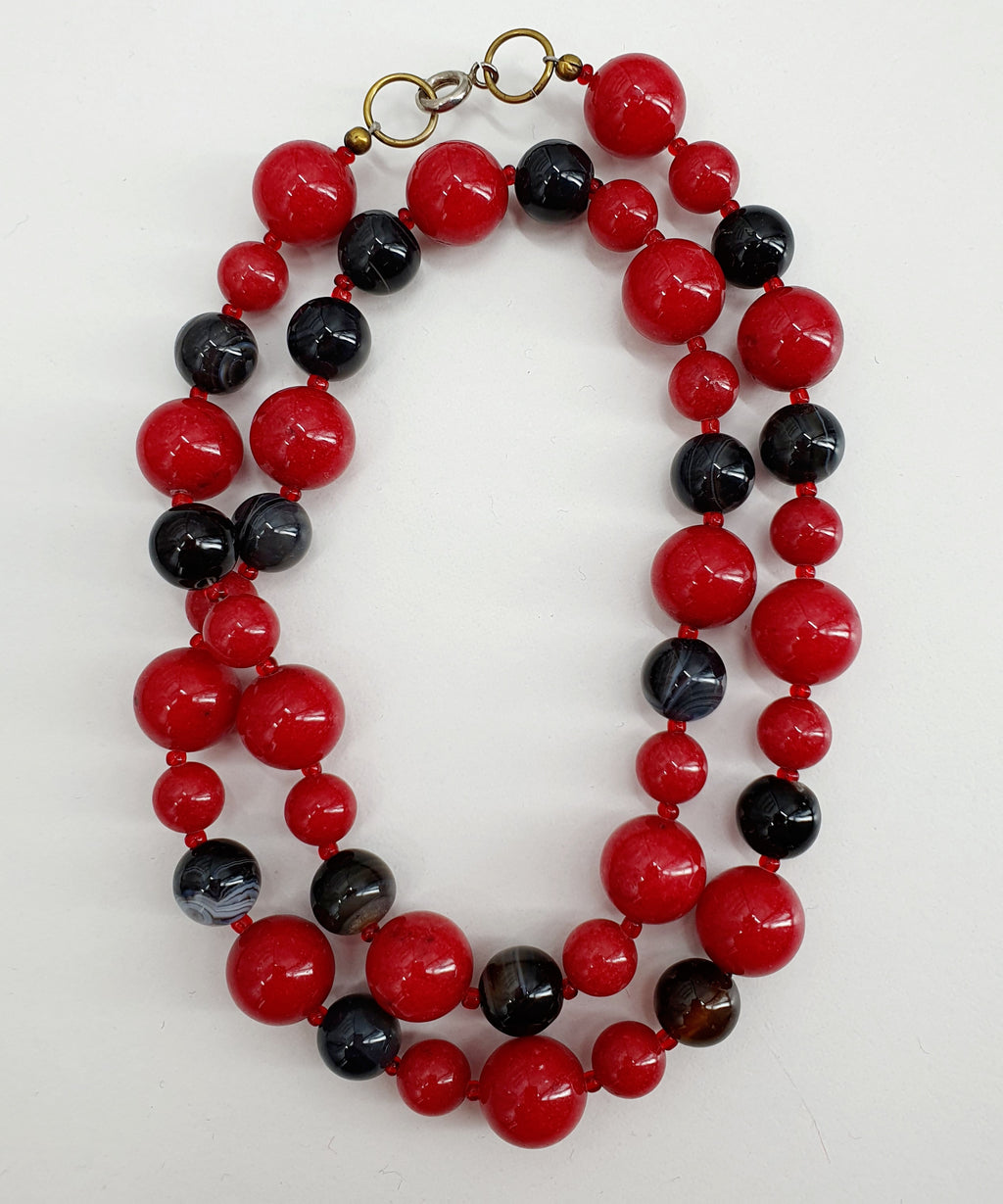 Red and black necklace made of glass beads, length 55cm