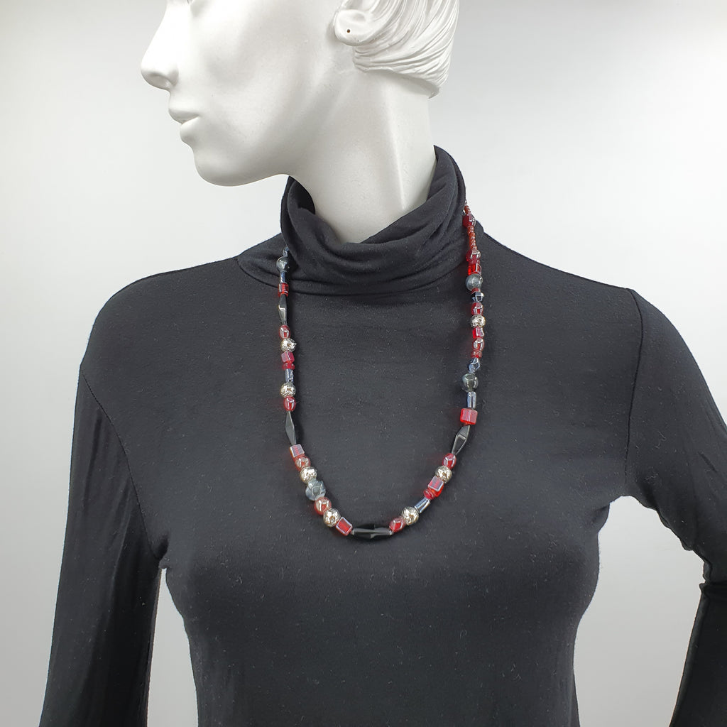 Pearl necklace, color dark red/silver/black, length 66cm
