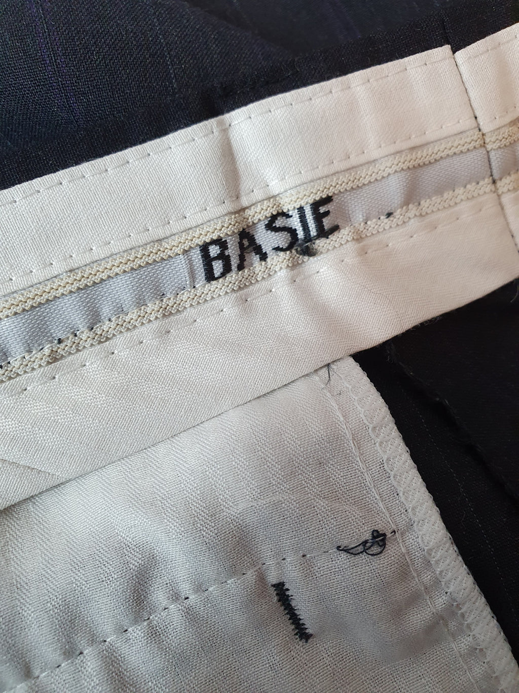 Basie, miesten suorat housut 90-luvulta, väri tummansininen, kuva sisäpuolelta