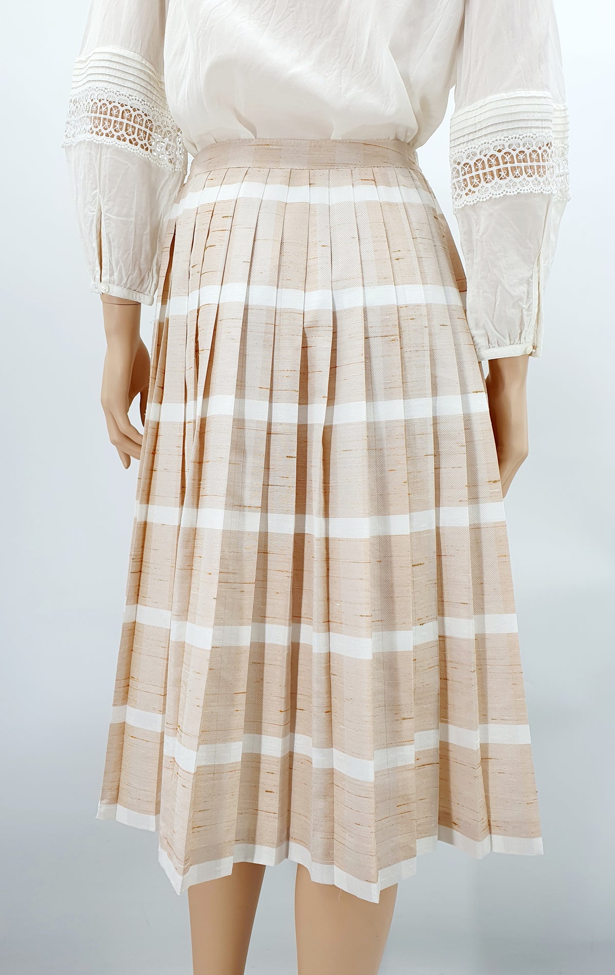 Design-Tuote, vaalea vekkihame 80-luvulta, vyötärö 66cm, koko 34