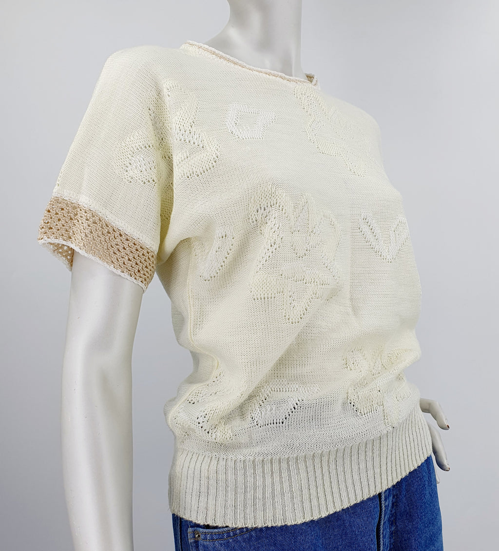 Off-white short-sleeved sweater from the 80s-90s, size 36-38