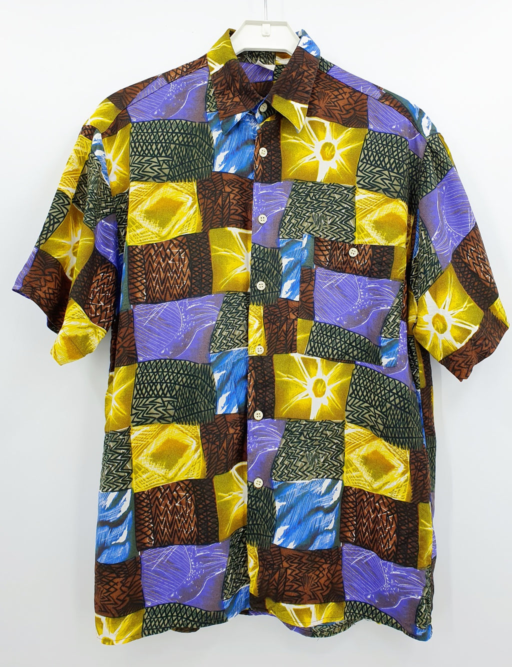 Dark patterned men's short-sleeved viscose shirt from the 90s, size M