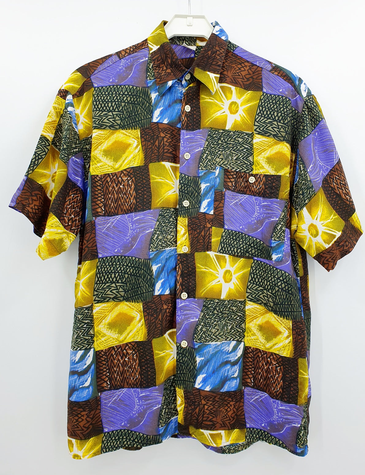 Dark patterned men's short-sleeved viscose shirt from the 90s, size M