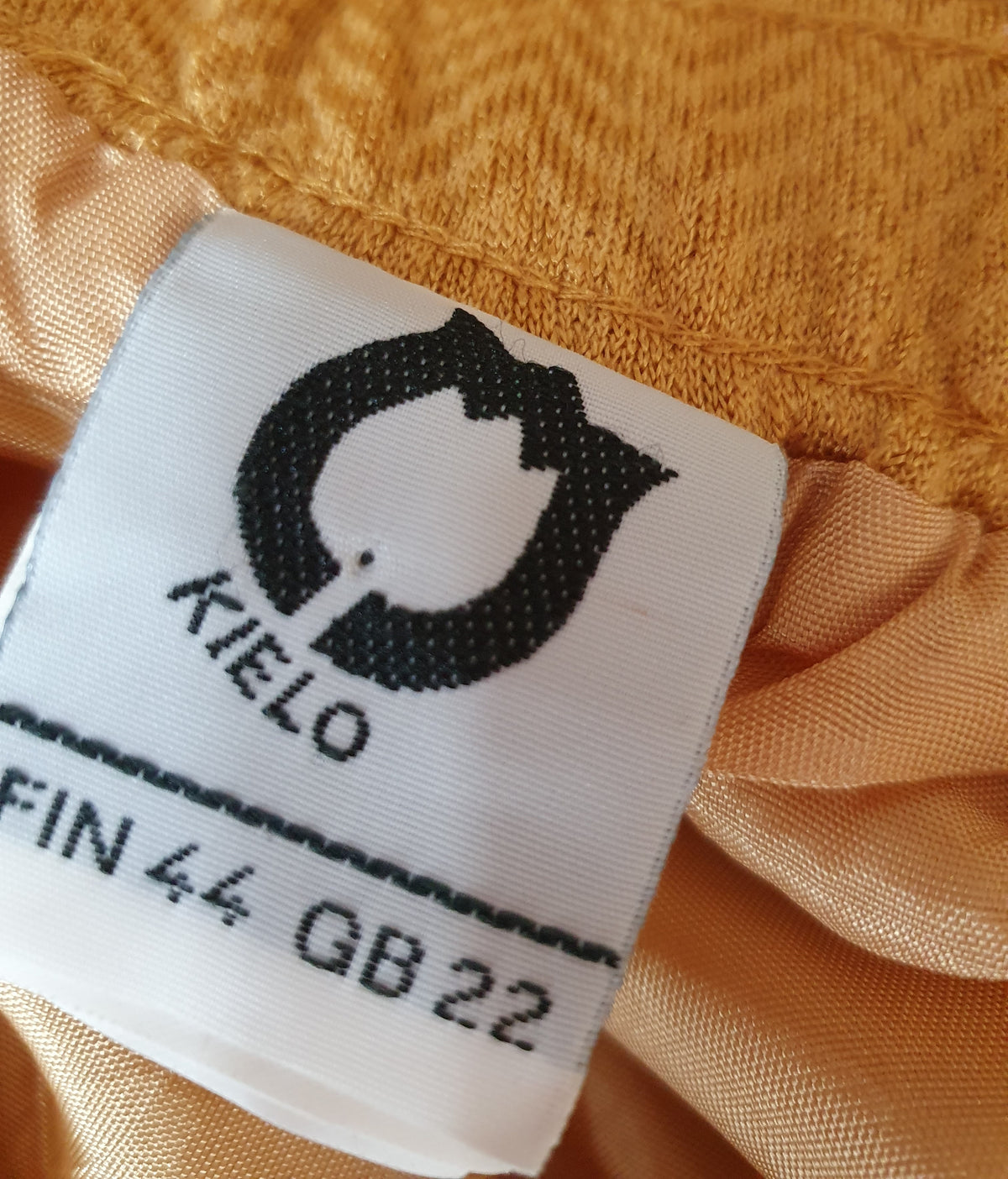 Kielo, sinapinkeltainen maxihame, vyötärö 94-110cm, koko 46/48