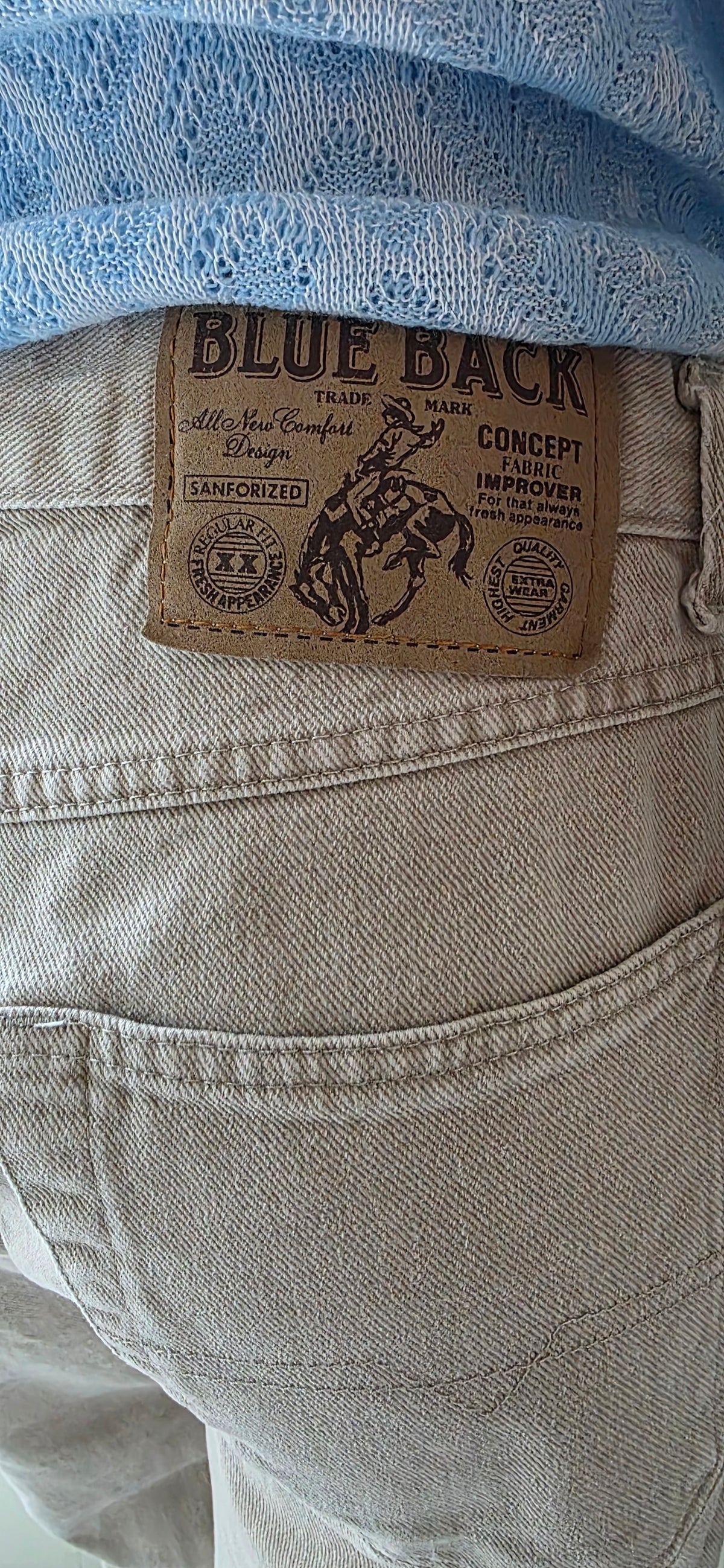 Blue Back, korkeavyötäröiset beiget farkut 90-luvulta, vyötärö 76cm, koko 38
