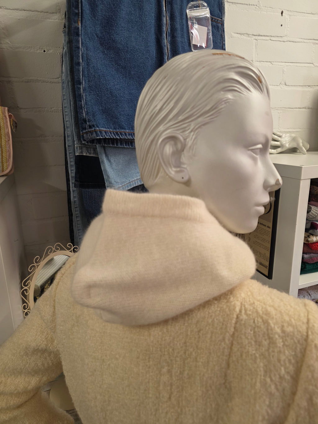 Off-white knitted detachable hood, one size