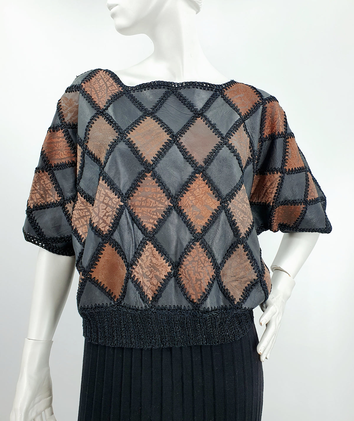 Nahkapaloista tehty pusero, koko 36-38-40