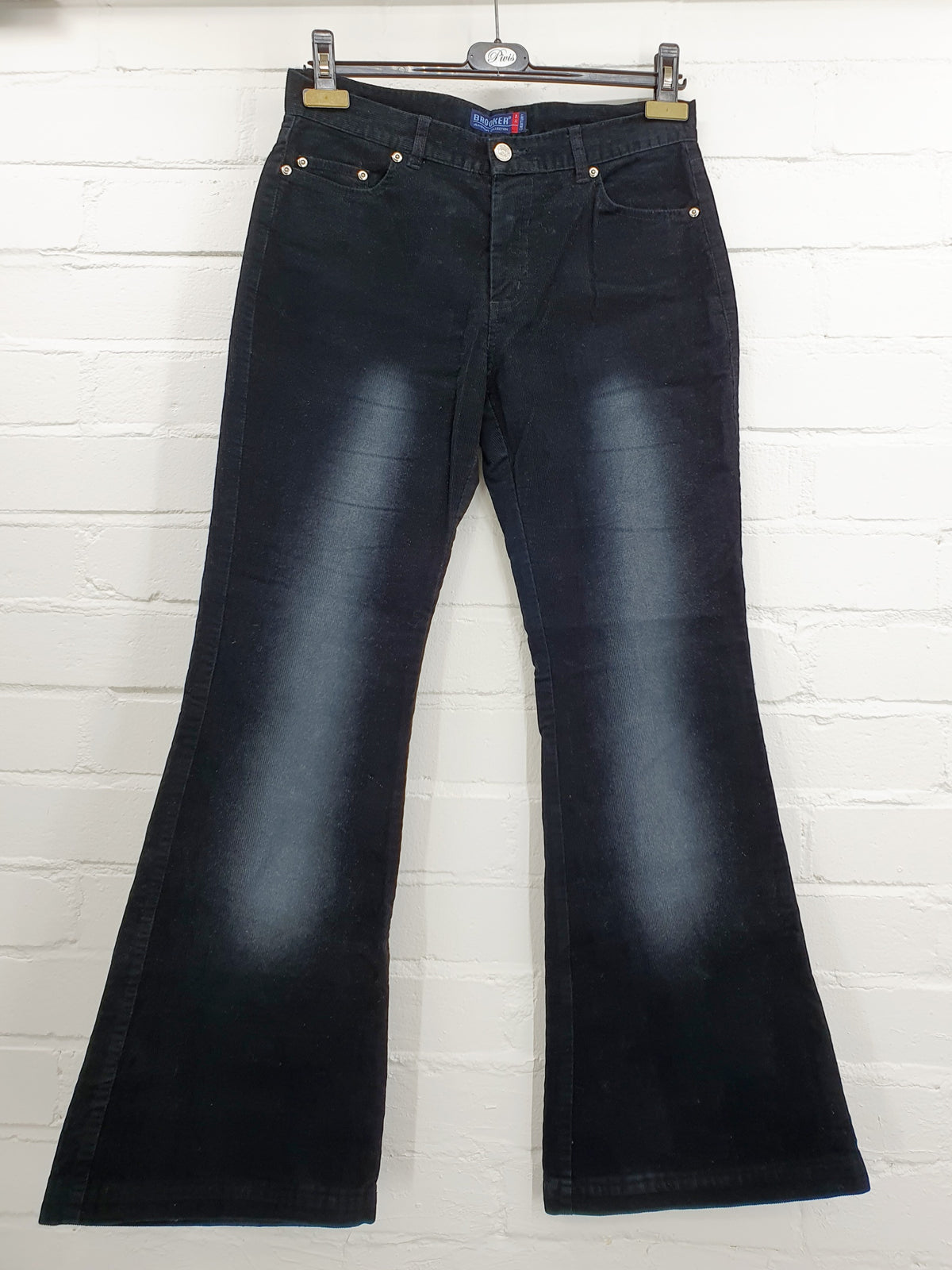 Mustat Y2K samettihousut flare/bootcut-lahkeella, kulutetun näköinen kuosi lahkeissa
