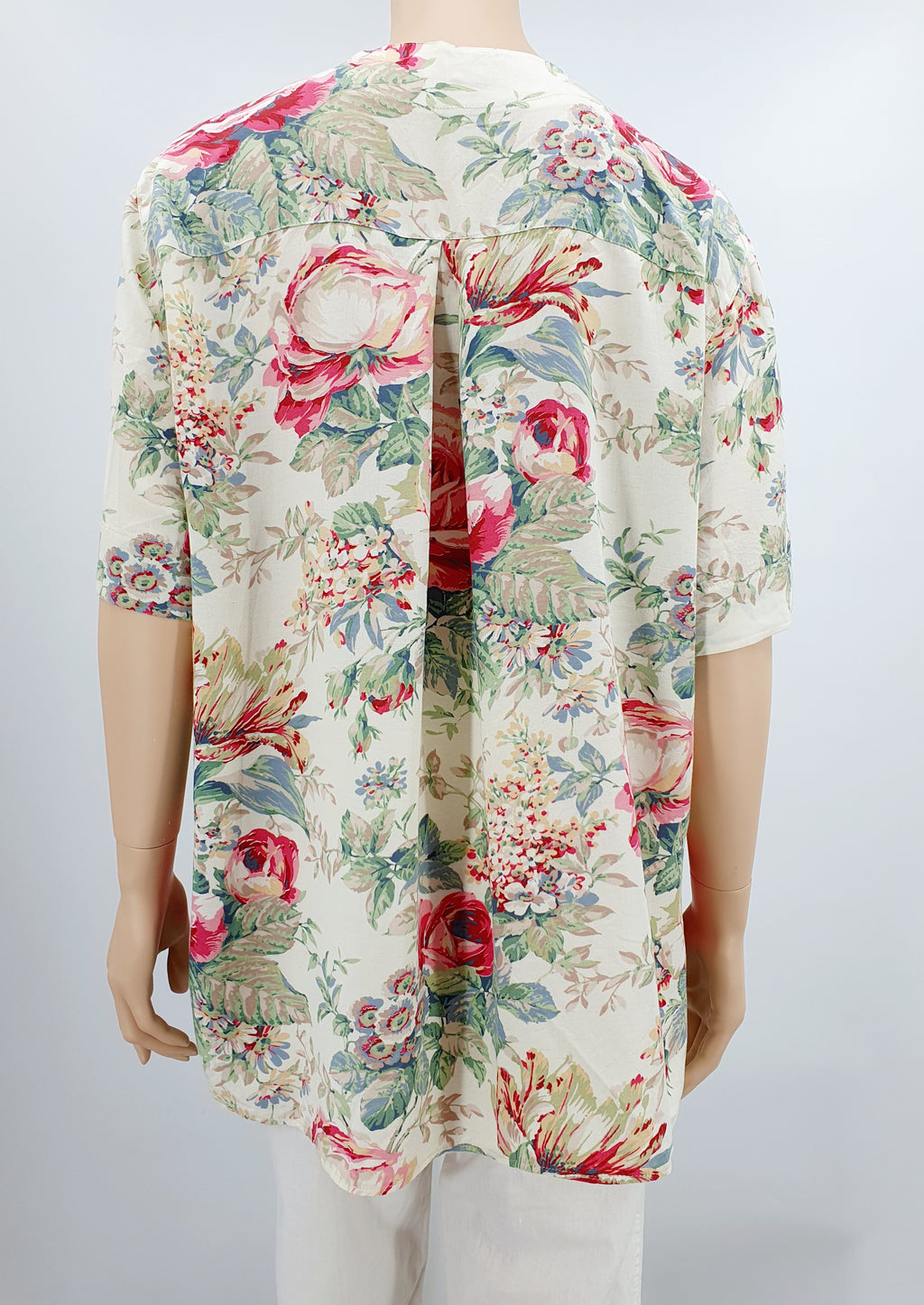 Model-Mari, floral shirt in viscose linen, from the 90s, size 40-42