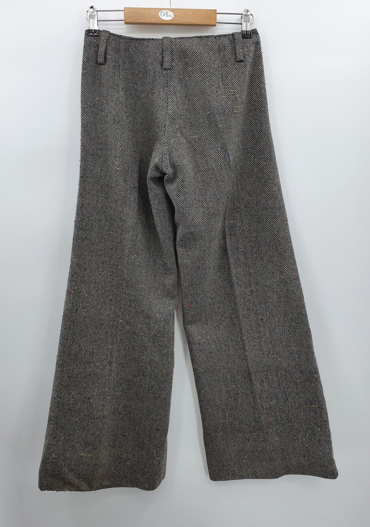 Leveälahkeiset villakangashousut 70-luvulta, vyöt.ymp. 68cm, kokoarvio 34