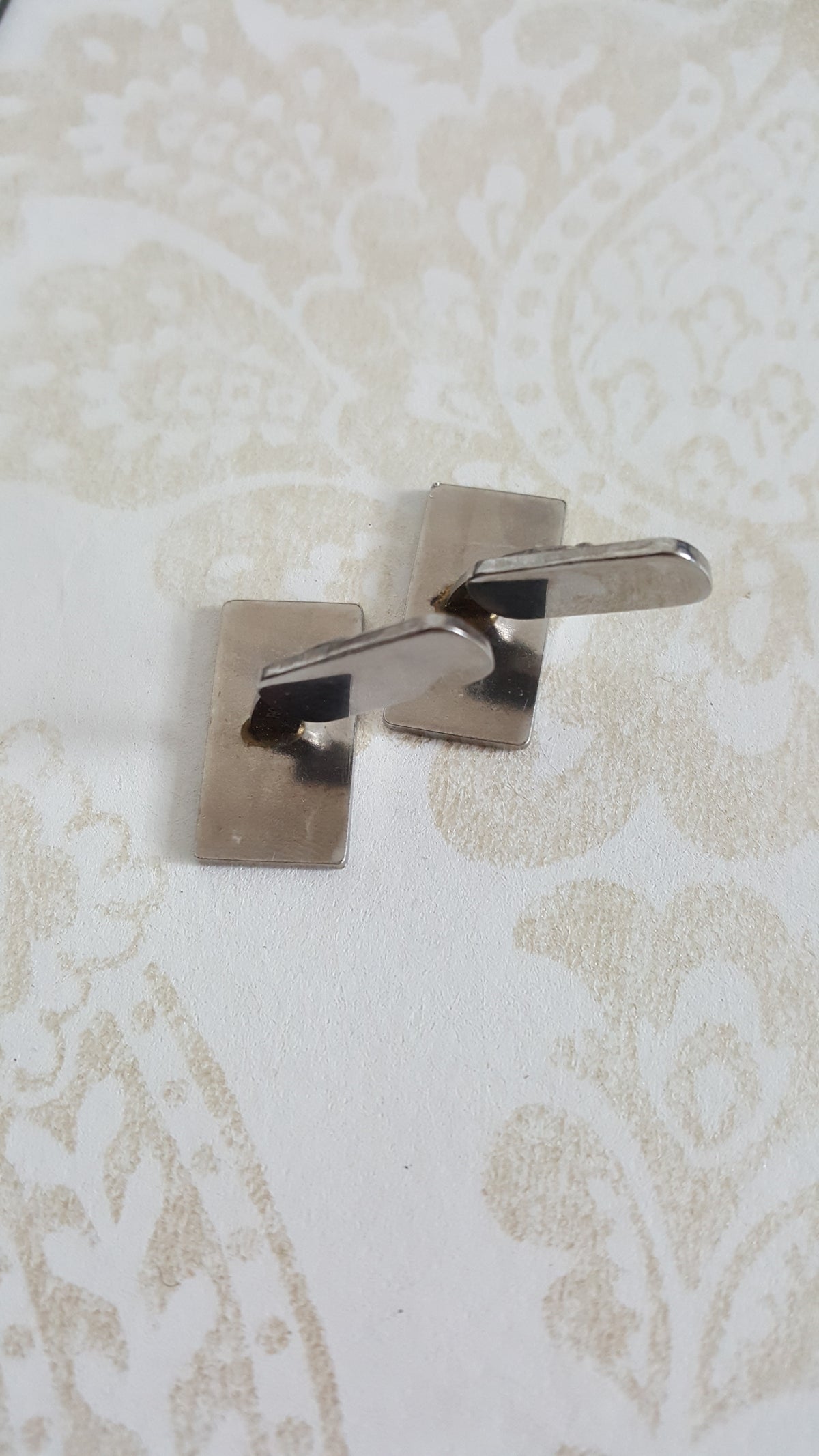 Vanhat Kalvosinnapit Helge-tekstillä kuva takaa